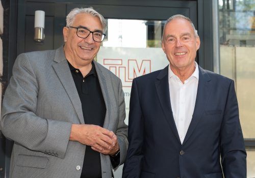 Herr Fasco und Herr Schmidt LKA vor dem TLM-Eingang